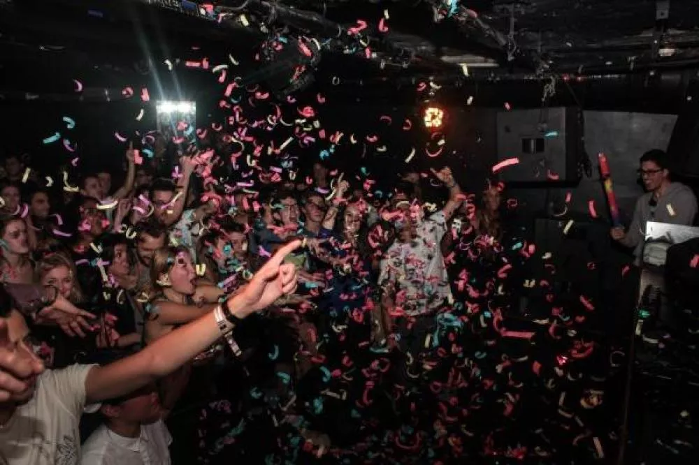 Illustration pour On y était&nbsp;: Swatch Up Your Night