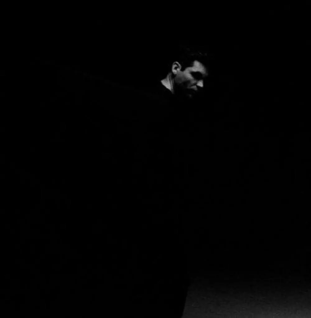 Illustration pour Torn Hawk&nbsp;: un mélange improbable à l&rsquo;esthétique VHS saturé de référence 80&prime;