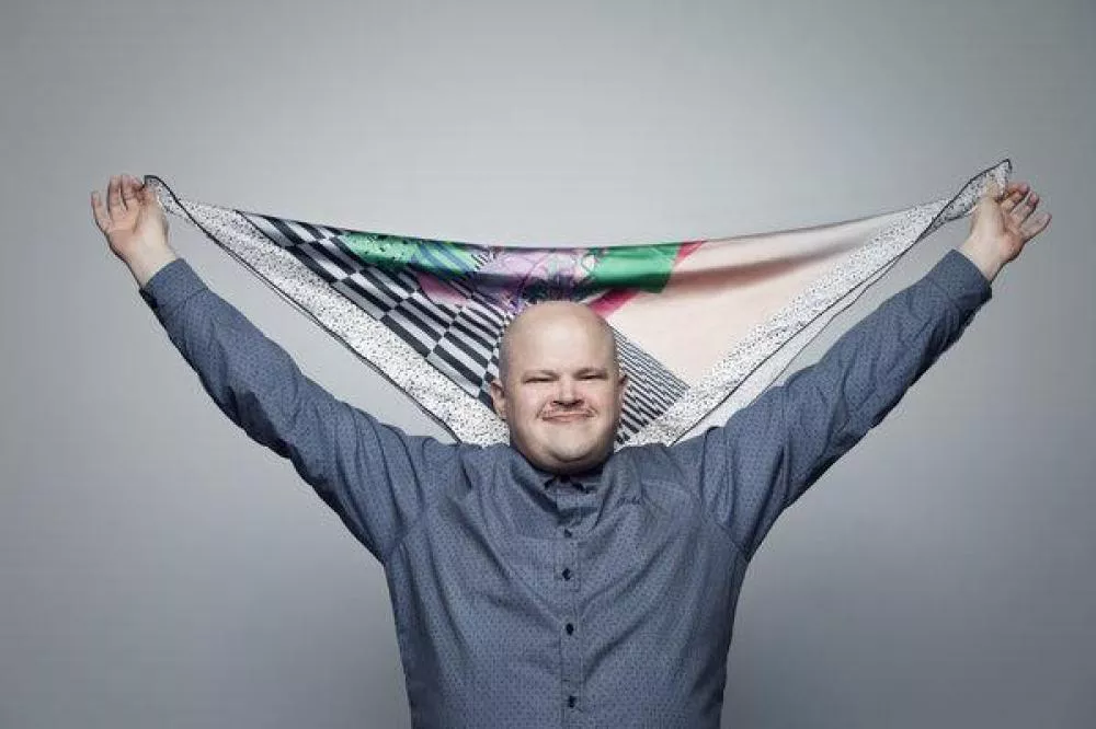 Illustration pour Teki Latex s&rsquo;apprête à mixer pendant 10h non stop. Rencontre avec un marathonien.