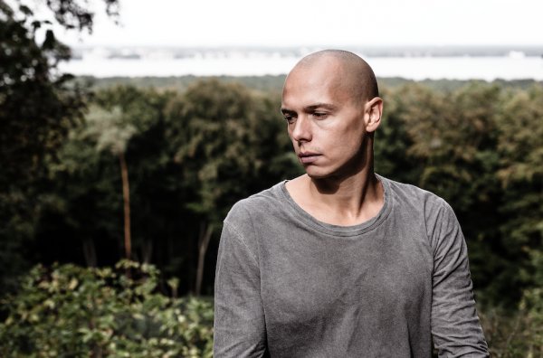 Illustration pour Rencontre&nbsp;: Recondite, un héros très discret