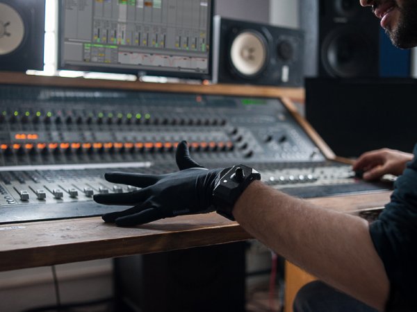 Illustration pour Faire de la musique avec un gant ?