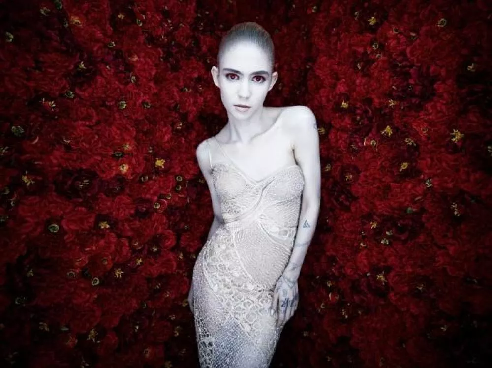 Illustration pour Grimes a repris l&rsquo;Ave Maria au micro d&rsquo;Annie Mac