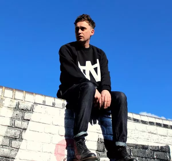 Illustration pour Un nouveau titre de Lone à écouter&#8230; Par téléphone