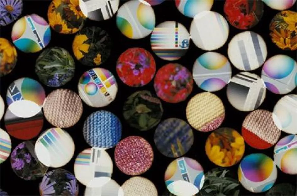 Illustration pour Domino represse Four Tet en vinyles