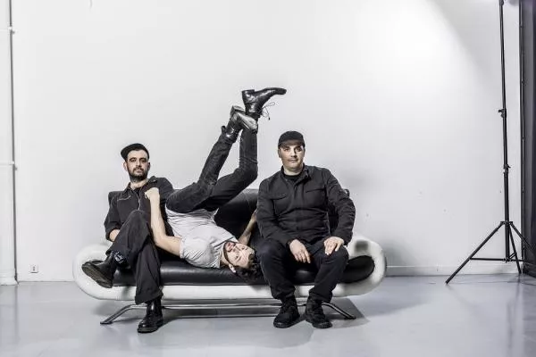 Illustration pour Moderat&nbsp;: à trois dans Berlin