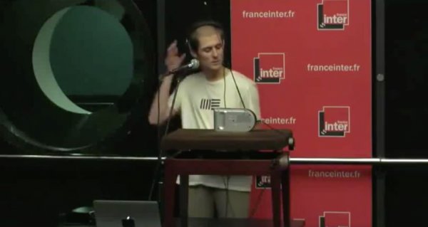 Illustration pour Jacques s&rsquo;écoute et se regarde en live sur France Inter