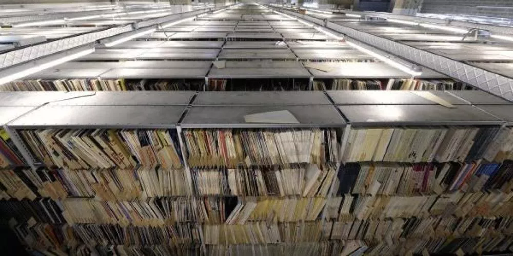 Illustration pour La vente aux enchères vinyle de Radio France bat des records