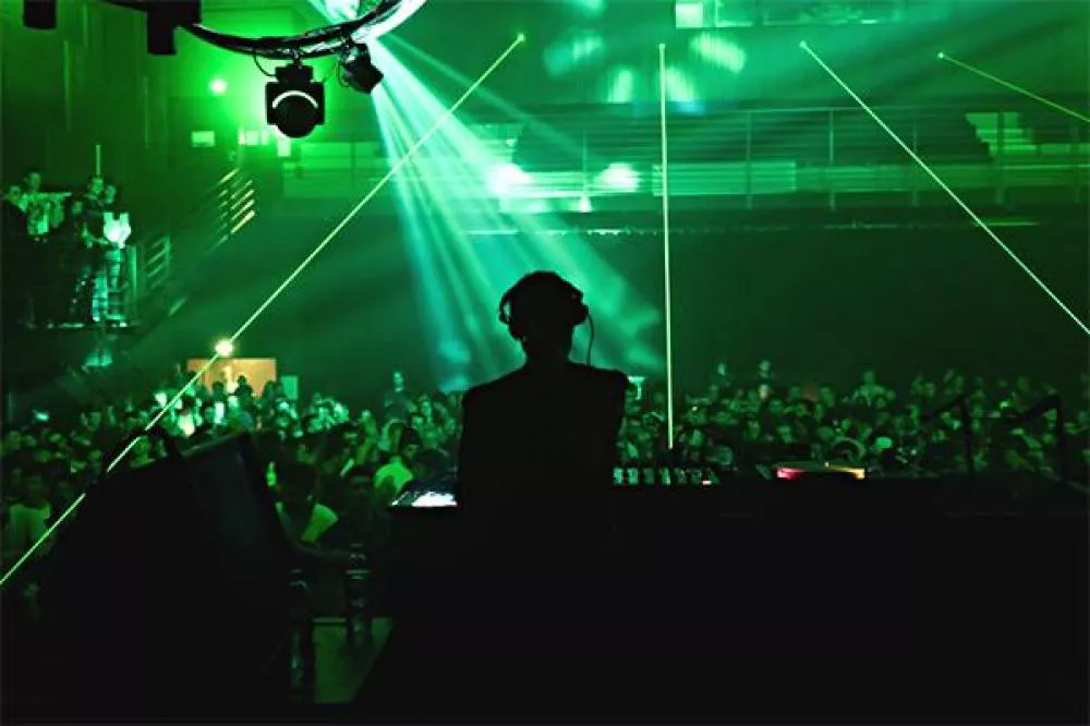 Illustration pour La croisière s&rsquo;amuse versus techno BTP&nbsp;: Astropolis, premier jour