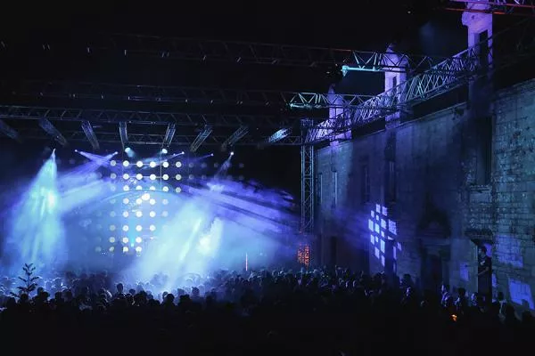 Illustration pour Bottes de pluie et summer of love : Astropolis, deuxième jour