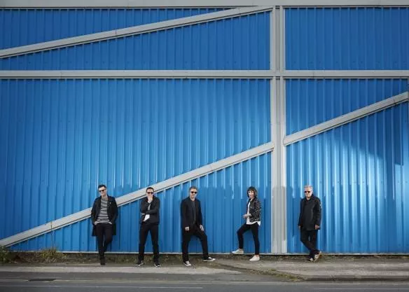 Illustration pour En écoute&nbsp;: Claptone remixe « People On The High Line » de New Order