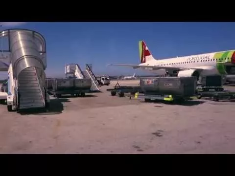 Illustration pour Clip&nbsp;: Lone &#8211; « Aurora Northern Quarter »