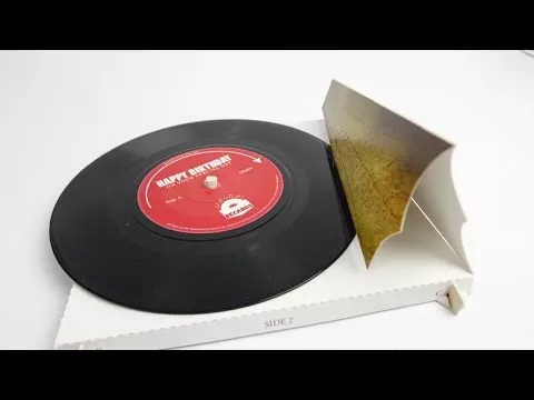 Illustration pour Insolite&nbsp;: cette carte de voeux se transforme en platine vinyle