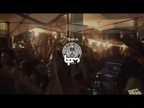 Illustration pour Richie Hawtin et Dubfire mixent dans un stand de tacos