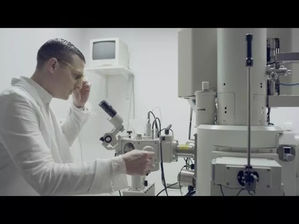 Illustration pour Clip&nbsp;: Yeasayer &#8211; « Glass of the Microscope »