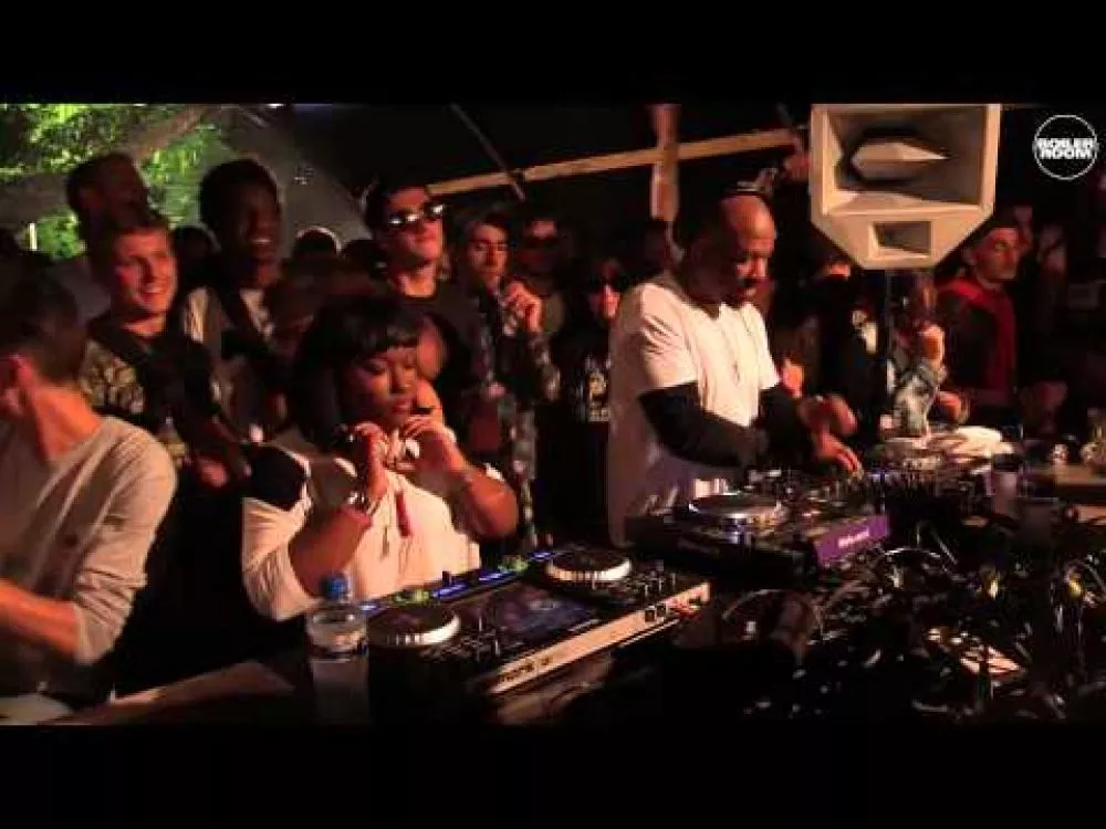 Illustration pour Robert Hood mixe avec sa fille au Dekmantel