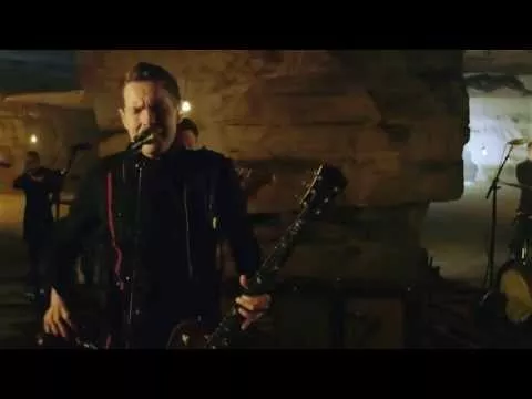 Illustration pour Live&nbsp;: Sigur Rós joue « Hrafntinna » dans une grotte