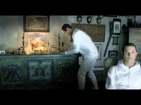 Illustration pour Clip&nbsp;: Elektro Guzzi &#8211; « Acid Camouflage »