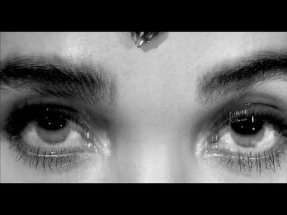 Illustration pour Clip&nbsp;: FKA Twigs &#8211; « Good To Love »