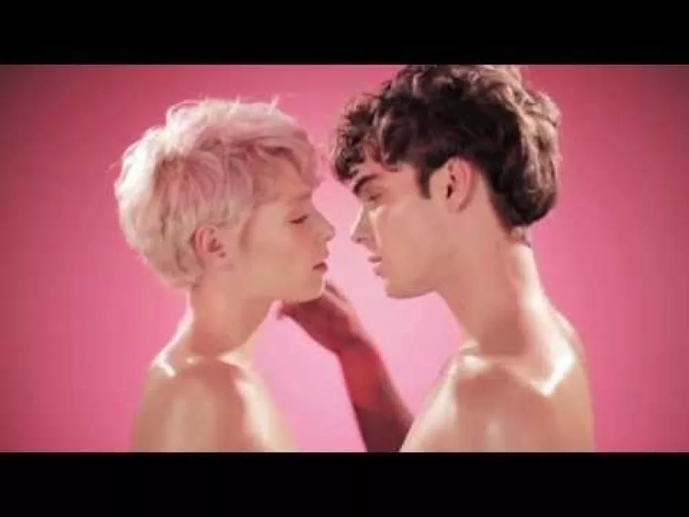 Illustration pour Clip: Disclosure &#8211; « You &#038; Me » (Flume remix)