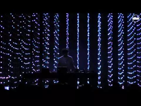 Illustration pour Four Tet en Boiler Room&nbsp;: rien ne sert de courir&#8230;