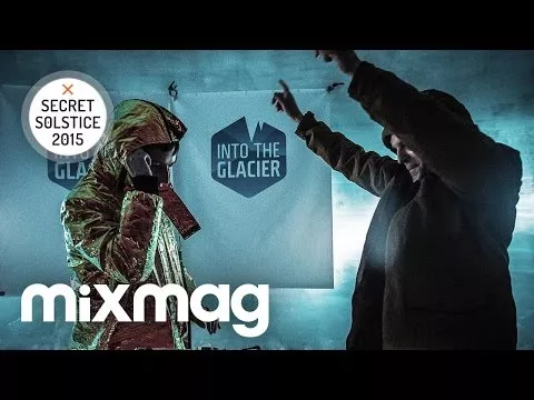 Illustration pour Vidéo&nbsp;: Artwork et Totally Enormous Extinct Dinosaurs mixent sous la glace