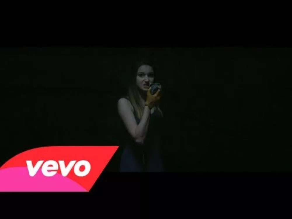 Illustration pour Clip&nbsp;: Carbon Airways &#8211; « Black Sun »