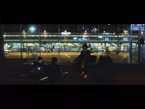 Illustration pour Clip&nbsp;: Le splendide concert à emporter de Rone à Charles de Gaulle