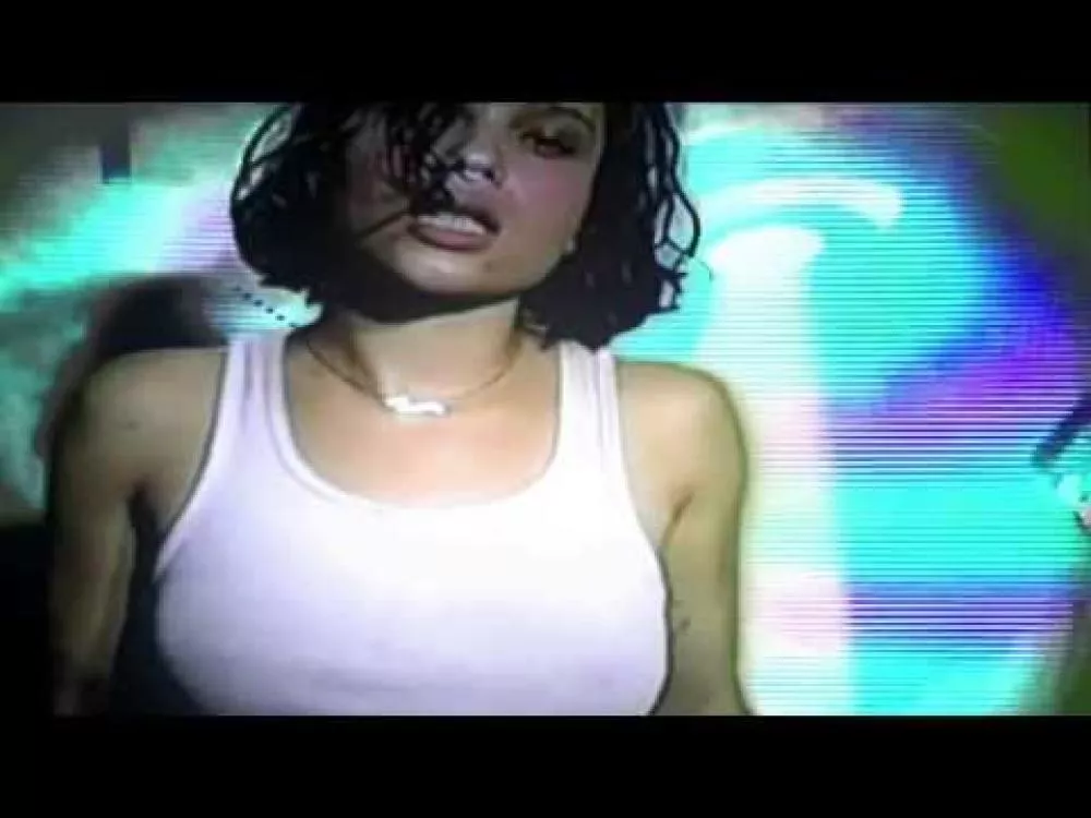 Illustration pour Zoé Kravitz très provoc&rsquo; dans son nouveau clip