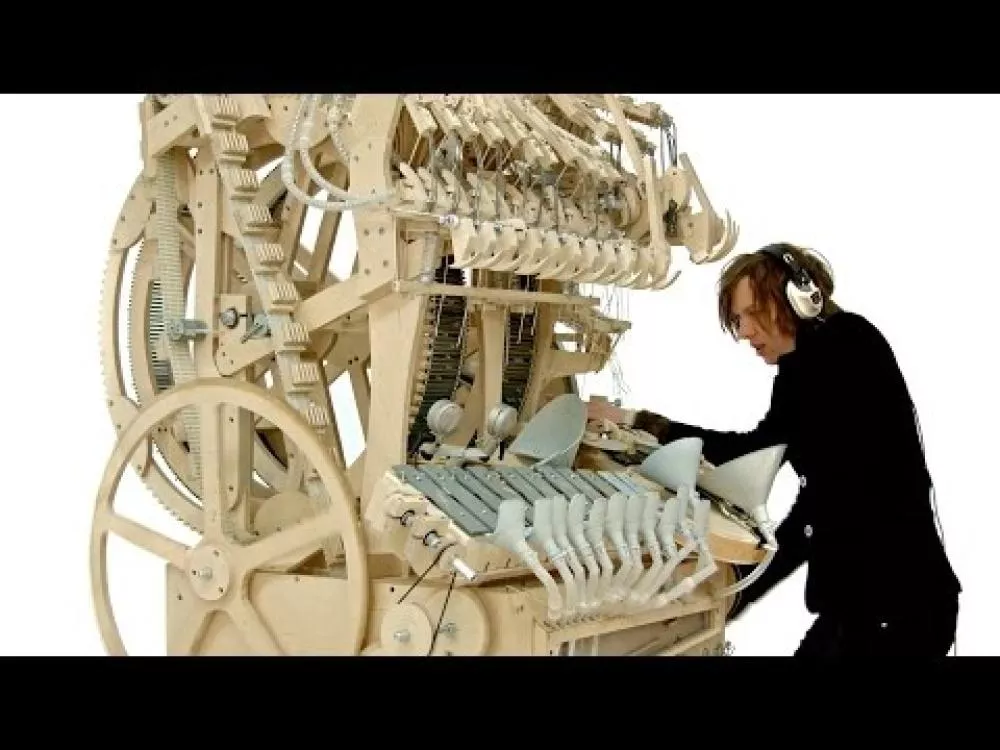 Illustration pour Vidéo&nbsp;: cette machine fait de la musique grâce à 2000 billes