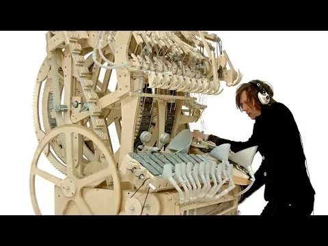 Illustration pour Vidéo&nbsp;: cette machine fait de la musique grâce à 2000 billes