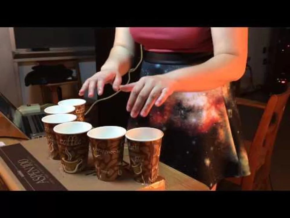 Illustration pour L&rsquo;illumaphone&nbsp;: l&rsquo;objet qui permet de faire de la musique avec des tasses à café