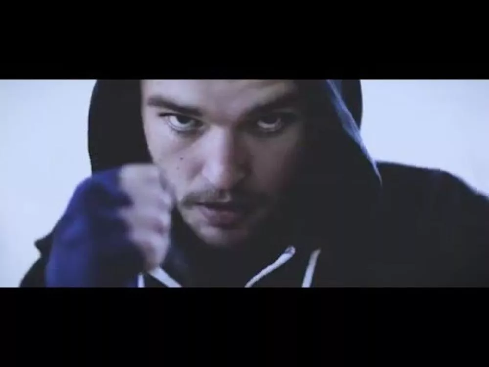 Illustration pour Clip&nbsp;: Tricky &#8211; « Boy », l&rsquo;enfant terrible de Bristol enfin apaisé