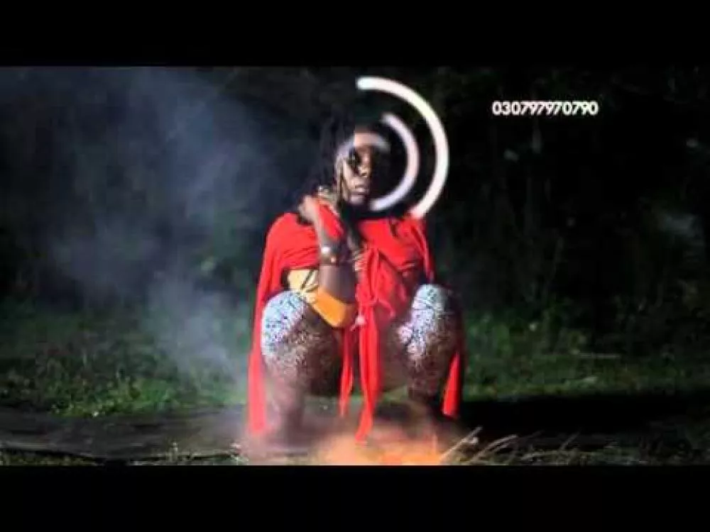 Illustration pour Clip&nbsp;: Fhloston Paradigm &#8211; « Chasing Rainbows »