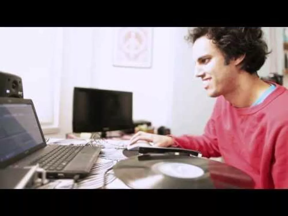 Illustration pour Four Tet crée un morceau en 10 minutes à partir de samples de Thriller