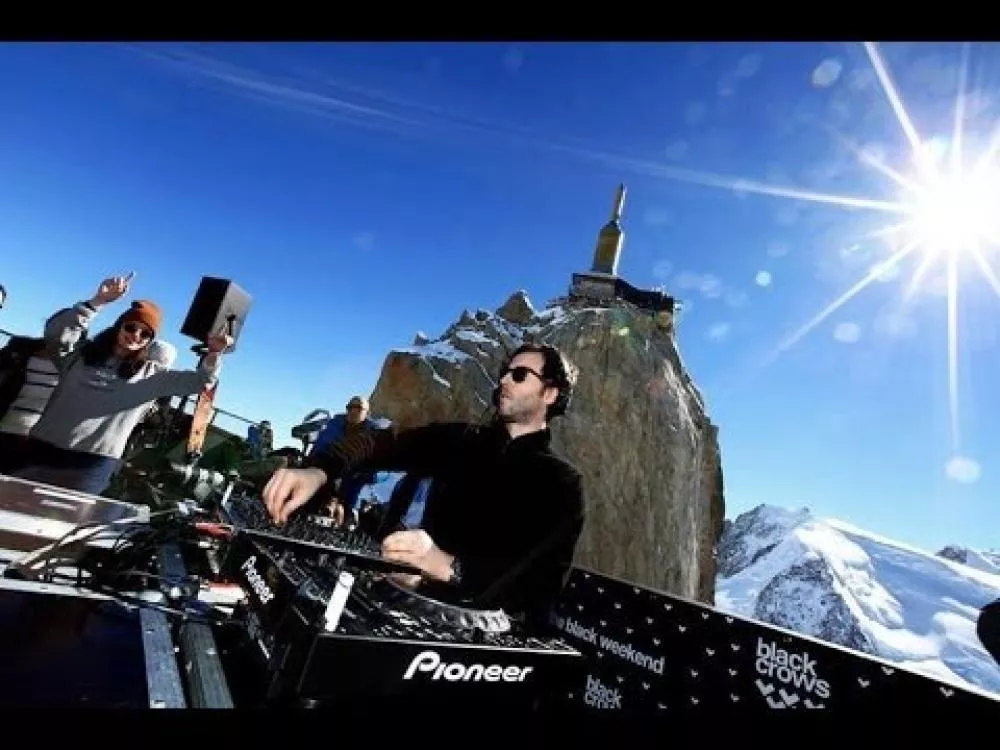 Illustration pour Exclu&nbsp;: Agoria présente 360, le video report