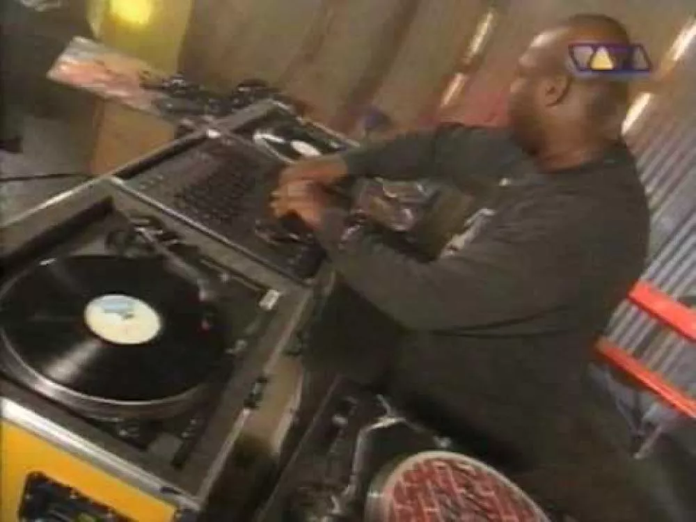 Illustration pour Carl Cox s&rsquo;éclatait déjà sur 3 platines en 1995