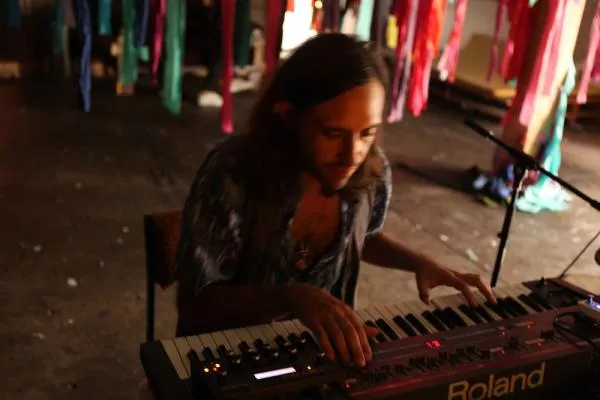 Illustration pour Exclu&nbsp;: « The Race For A Handshake » par Naduve, disco psyché made in Tel Aviv