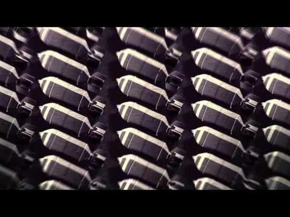 Illustration pour Clip&nbsp;: Savages &#8211; « Marshal Dear »