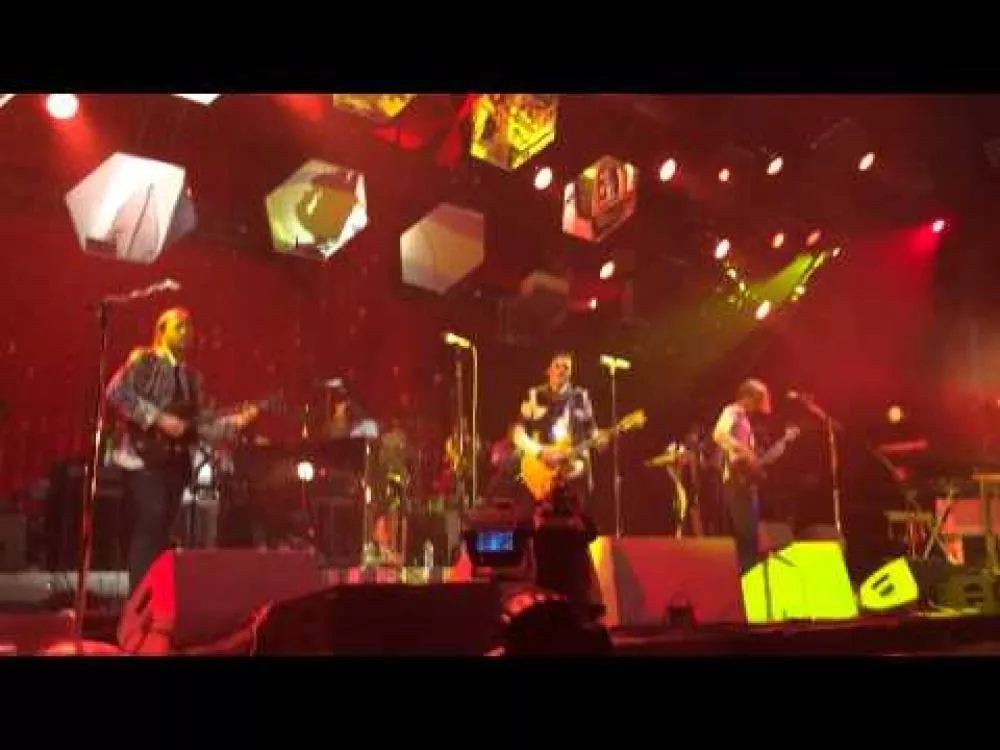 Illustration pour Live&nbsp;: Arcade Fire reprend le générique de « Le Flic de Beverly Hills »