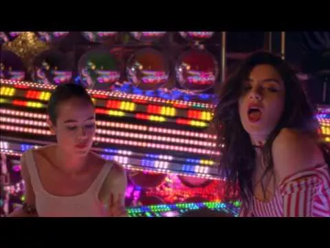 Illustration pour Clip&nbsp;: Charli XCX &#8211; « SuperLove »