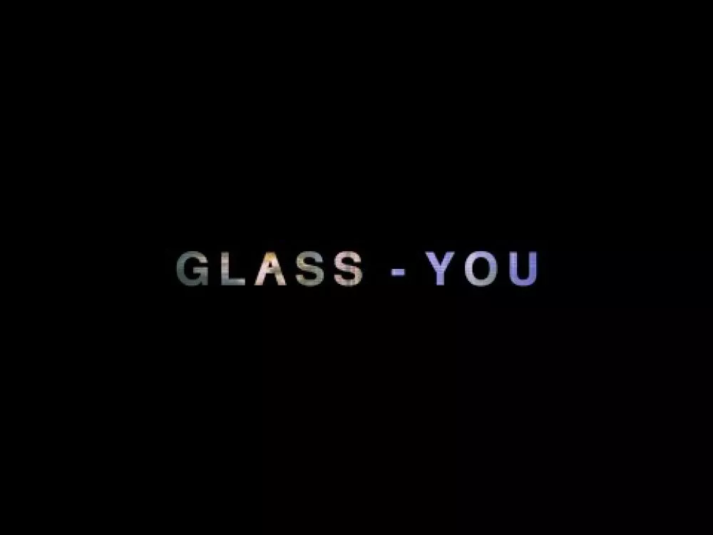 Illustration pour Vidéo&nbsp;: le joli clip floral de Glass