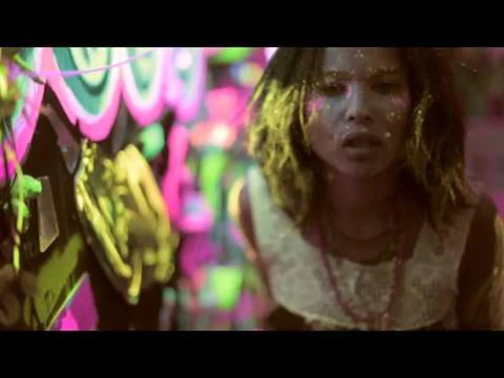 Illustration pour Lolawolf&nbsp;: un clip hot et dingue pour « Calm Down »