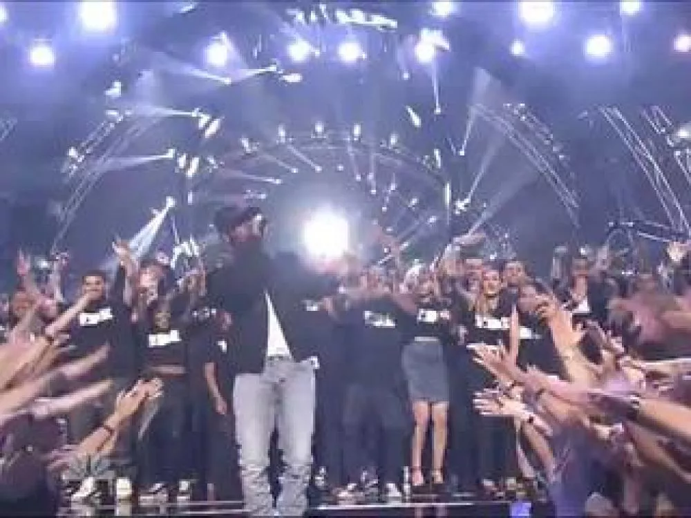 Illustration pour Live: Kendrick Lamar &#8211; « California Love » (Tupac cover)