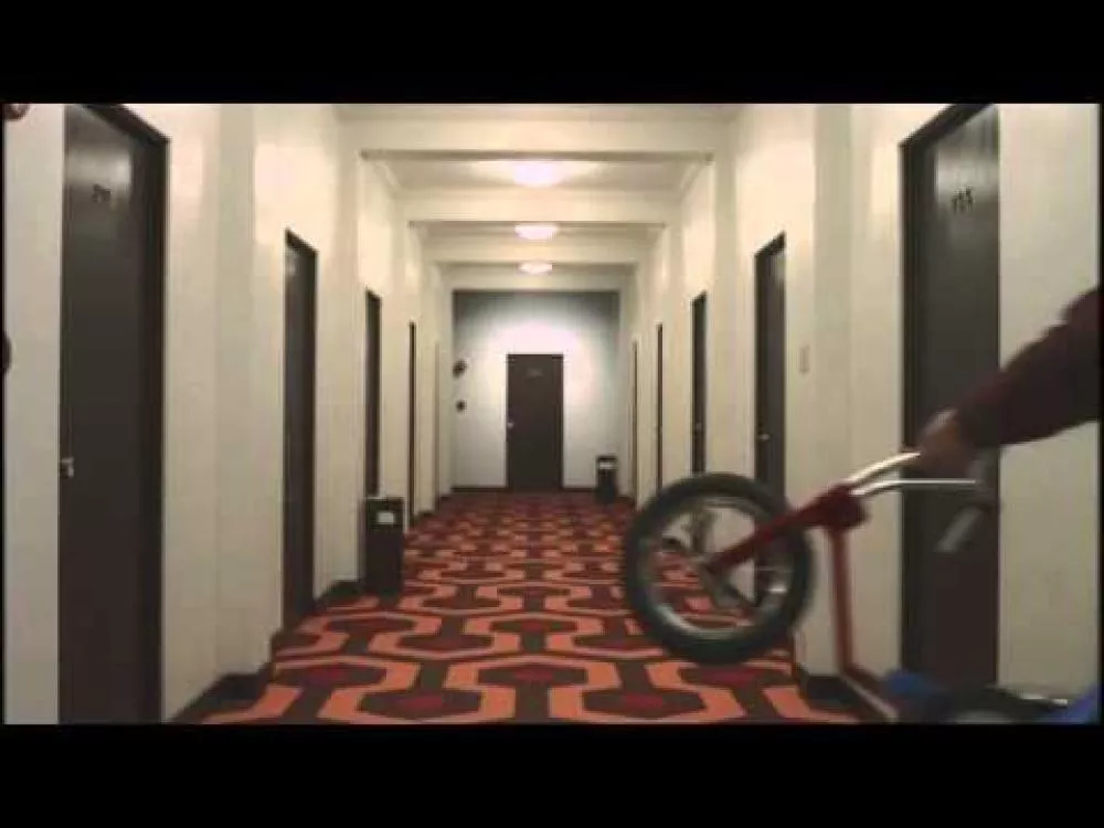 Illustration pour Clip exclusif&nbsp;: Alpine Decline &#8211; « Personal History » (Plaisir de France remix)