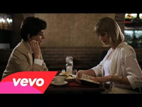 Illustration pour Clip&nbsp;: Au Revoir Simone &#8211; « Crazy »