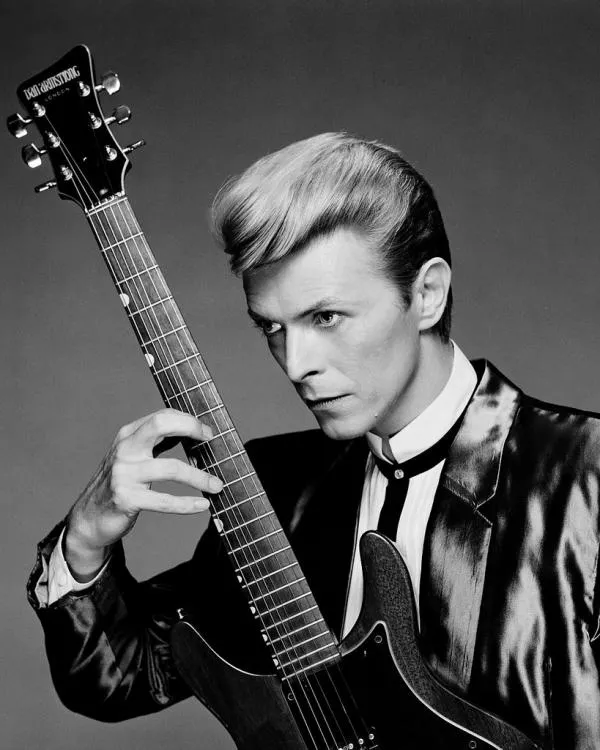 Illustration pour Un gros con a volé la plaque commémorative dédiée à Bowie à Berlin