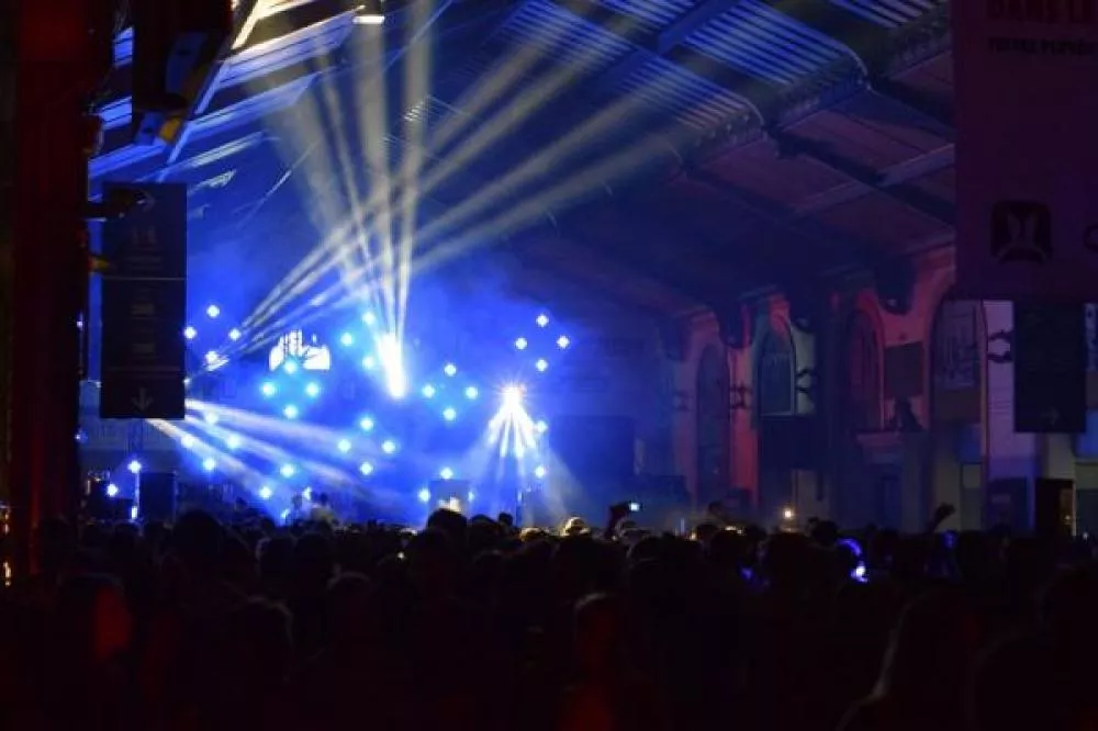 Illustration pour En direct de Hors Série, le mini Weather dans la gare Saint-Lazare