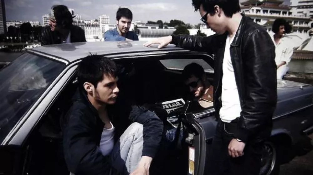 Illustration pour Bon Voyage Organisation&nbsp;: « Pas de doute sur mon goût prononcé pour Berger, Balavoine et Sanson »