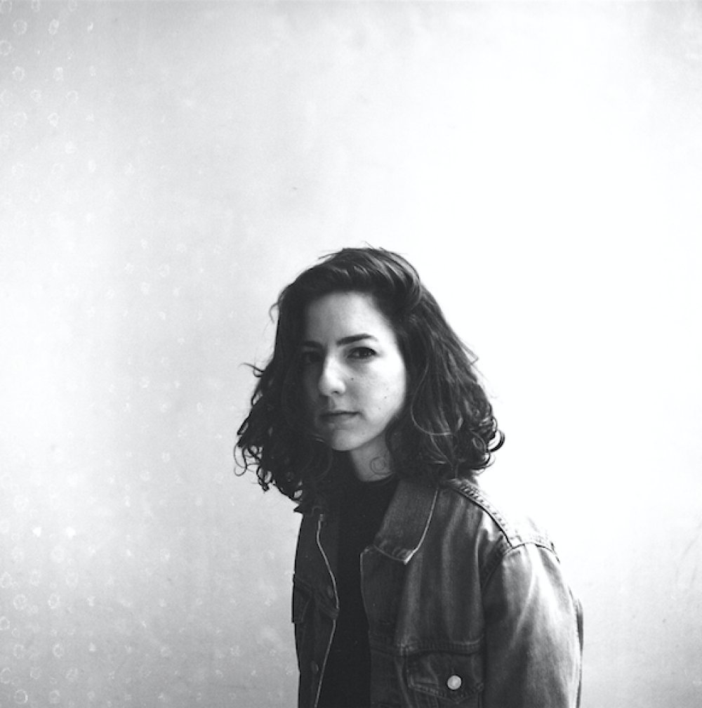 Illustration pour La pétillante Cléa Vincent en session Findspire