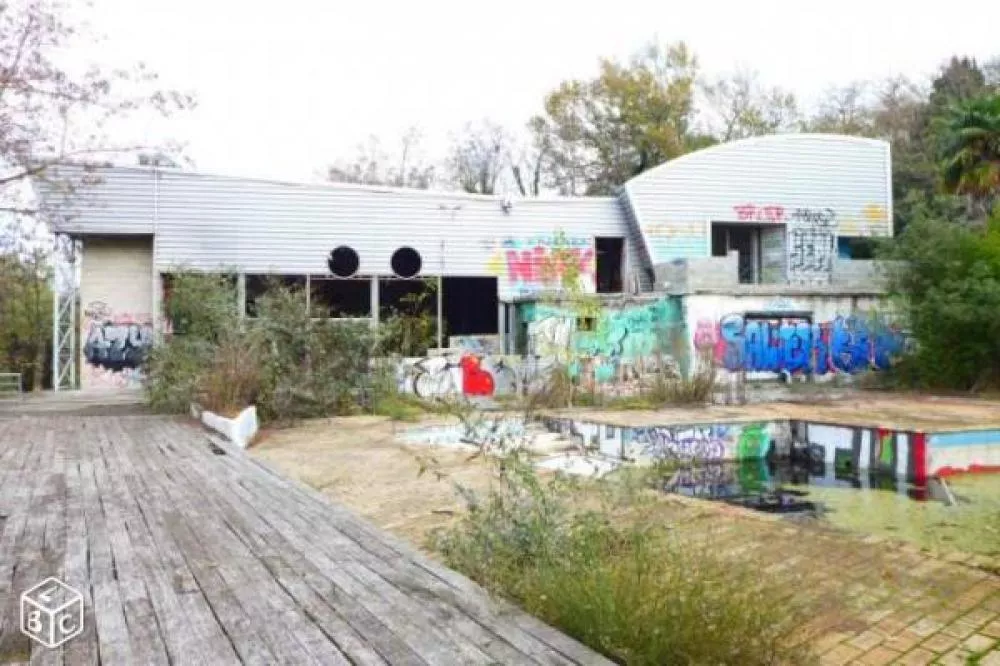 Illustration pour L&rsquo;ancien Bikini de Toulouse est à vendre sur Le Bon Coin